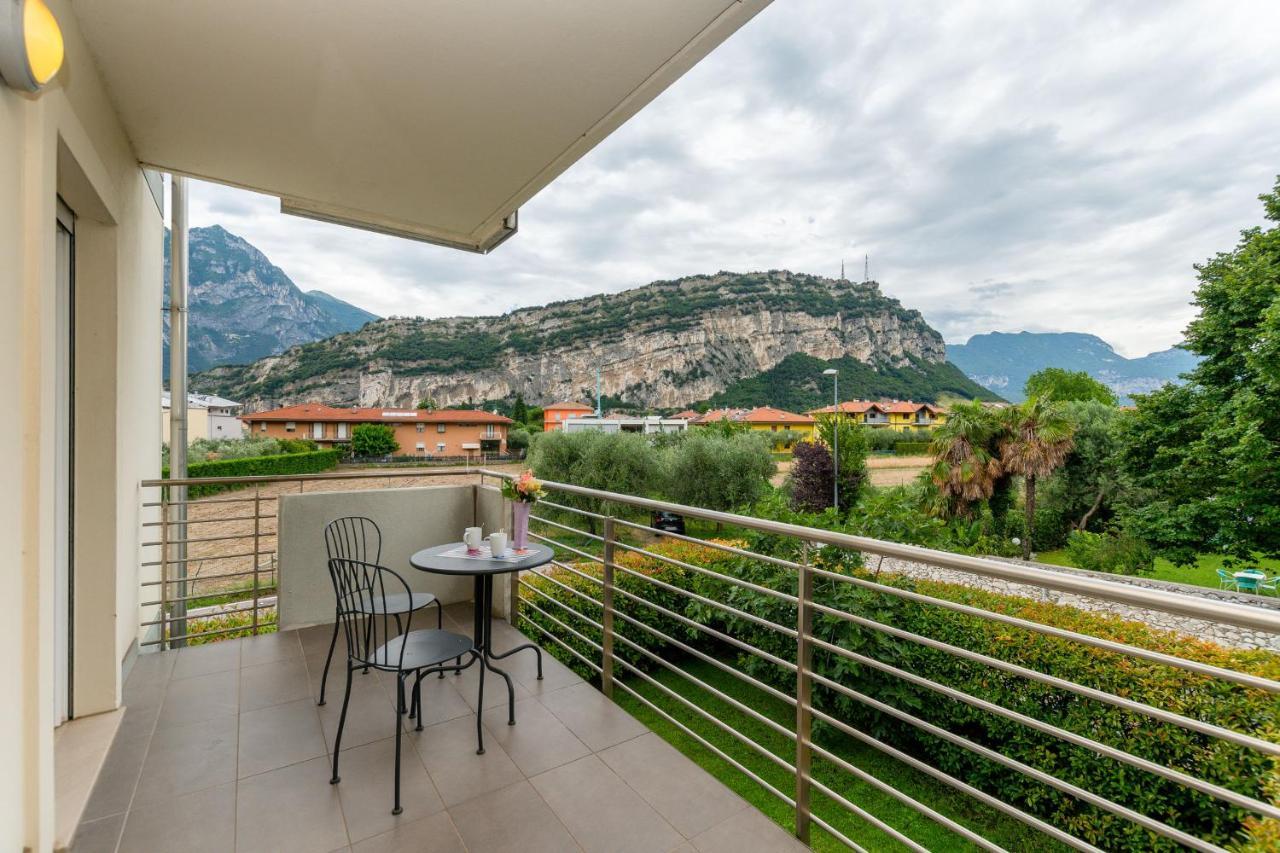 Torbole Relax, Pool & Balcony Apartment - Happy Rentals トルボレ エクステリア 写真