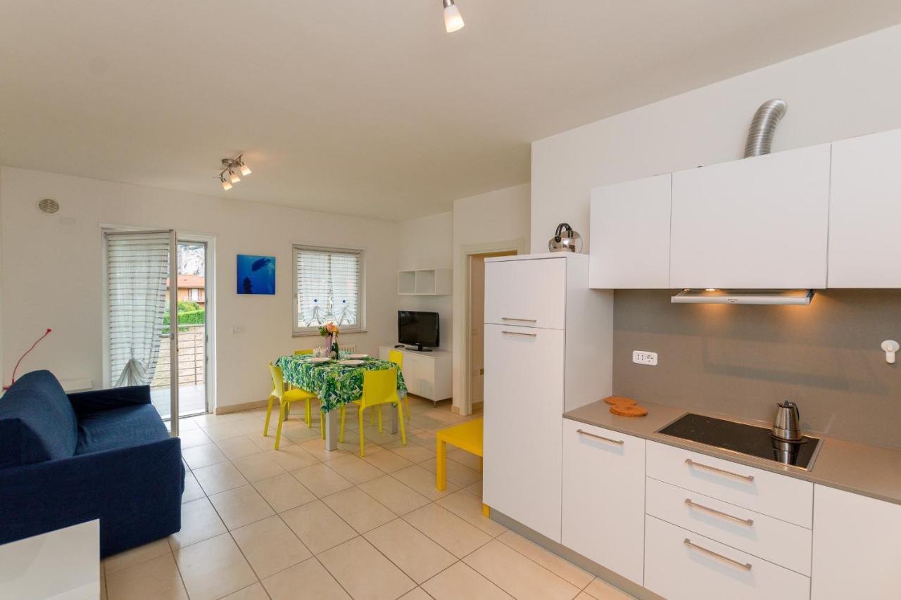 Torbole Relax, Pool & Balcony Apartment - Happy Rentals トルボレ エクステリア 写真