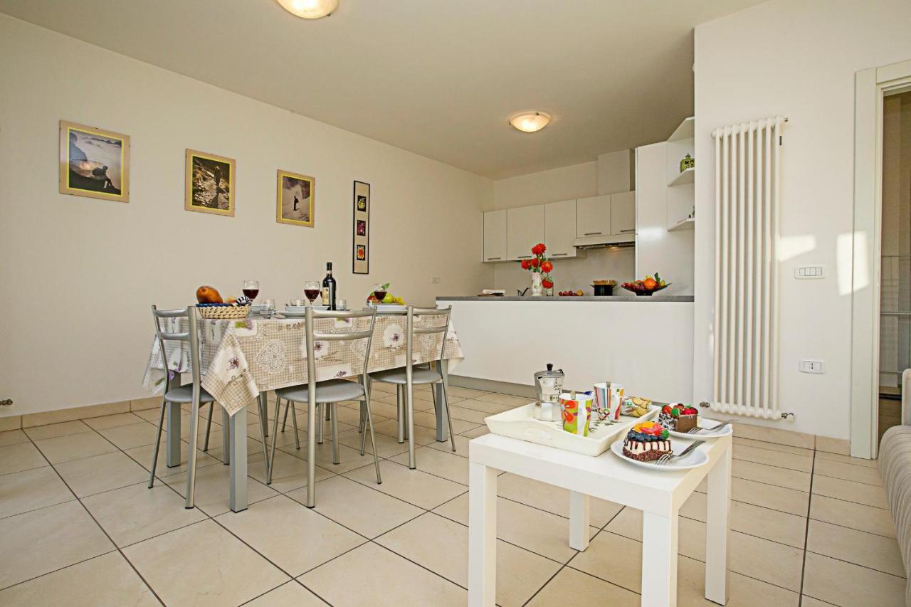 Torbole Relax, Pool & Balcony Apartment - Happy Rentals トルボレ エクステリア 写真